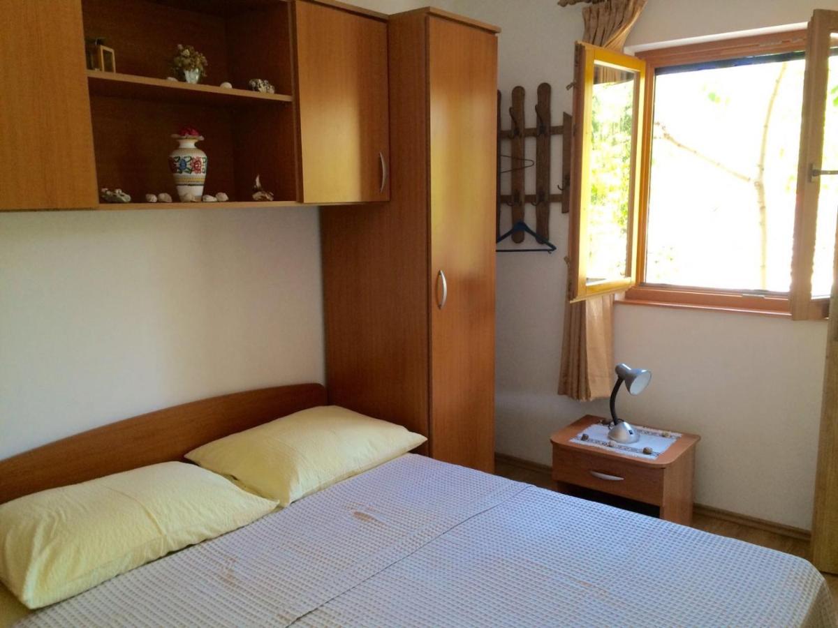 Apartments With A Parking Space Vinisce, Trogir - 17062 Exterior photo